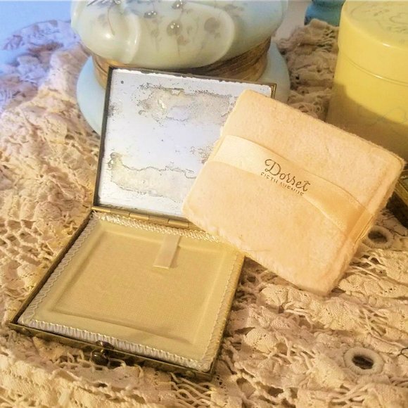 Vintage Dorset Square Gold Powder Compact With Mirror, Puff & Screen - Picture 4 of 10